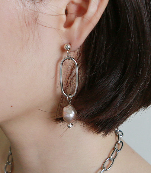one chain pink pearl earring-silver