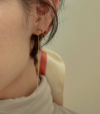 thin line earring-gold