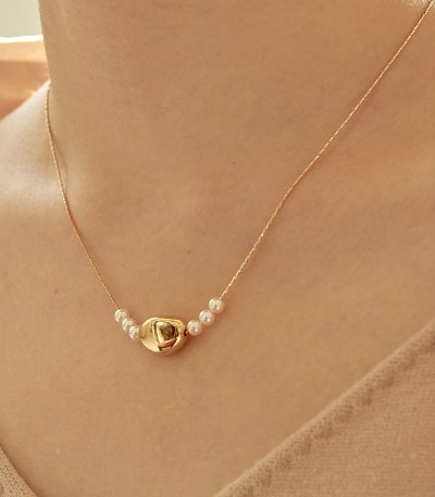 mini pearl center necklace-pearl