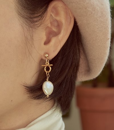 pearl buckel earring-pearl