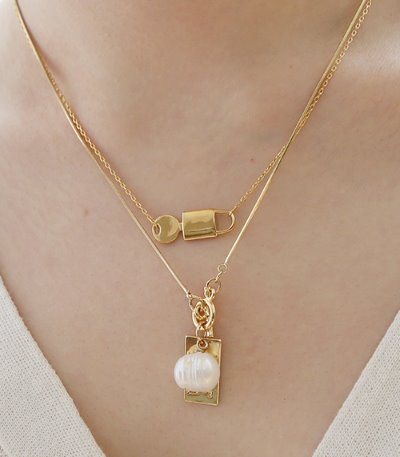 pearl pendent buckle necklace-gold